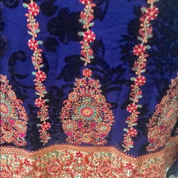 Blue velvet dress with gold a pink work - Picture 3 of 3